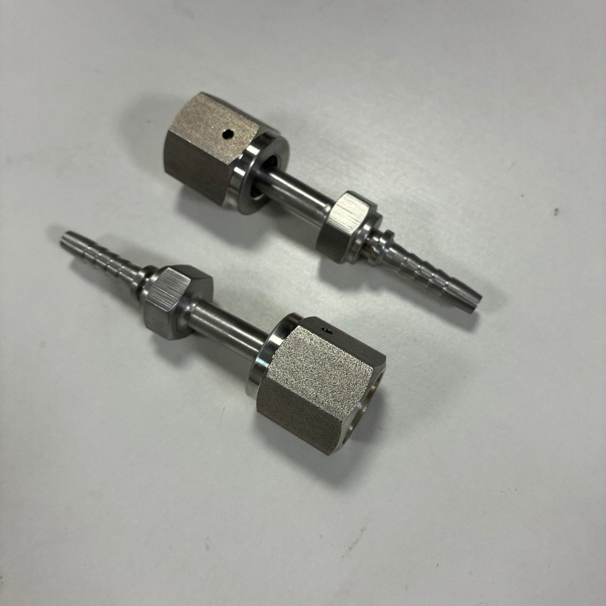 KUNGFLEX VCR 接头面密封端与软管端实拍